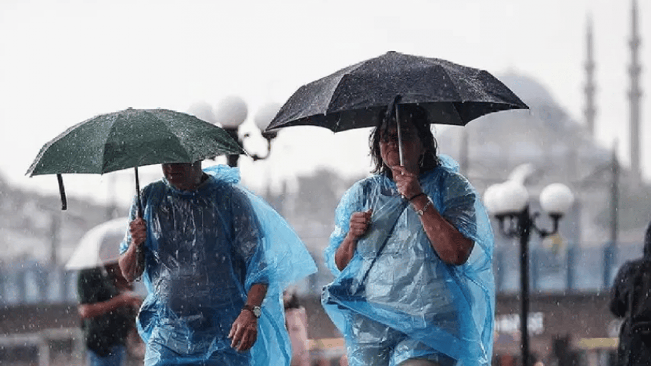 Meteoroloji saat verdi: İstanbul’a sağanak yağış ve sert rüzgar geliyor