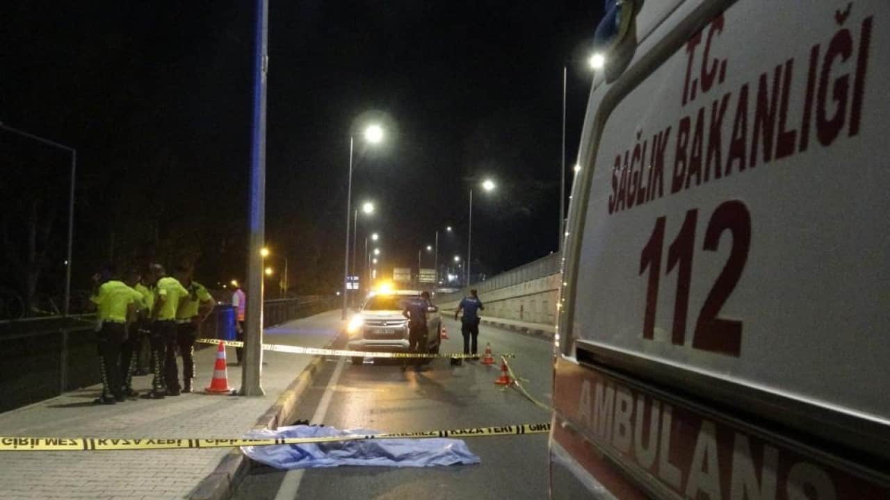 Foto - Metrelerce savrulup direğe çarptı Kaskı çıktı feci şekilde can verdi