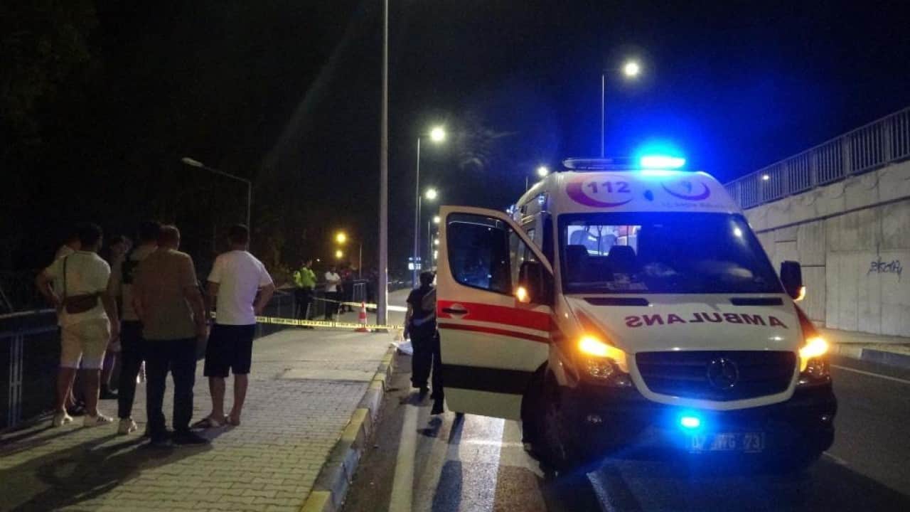 Foto - Metrelerce savrulup direğe çarptı Kaskı çıktı feci şekilde can verdi