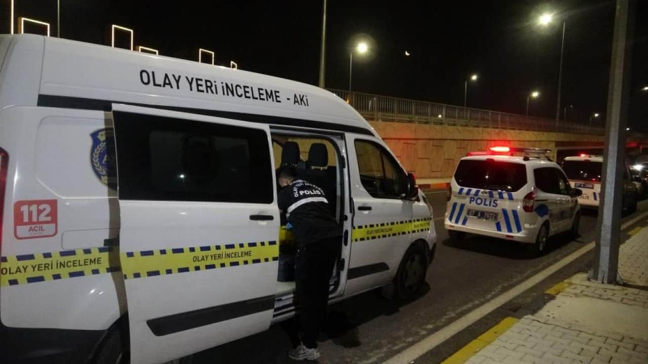 Foto - Metrelerce savrulup direğe çarptı Kaskı çıktı feci şekilde can verdi