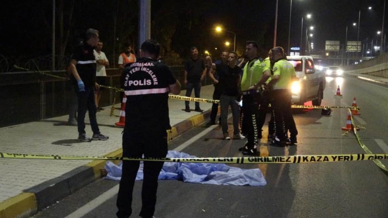 Foto - Metrelerce savrulup direğe çarptı Kaskı çıktı feci şekilde can verdi