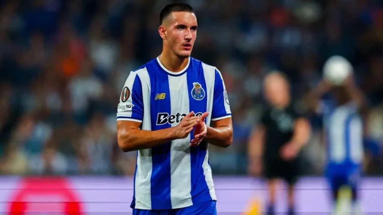 Foto - Milli futbolcunun evi soyuldu! Maddi kaybı 250 bin Euro