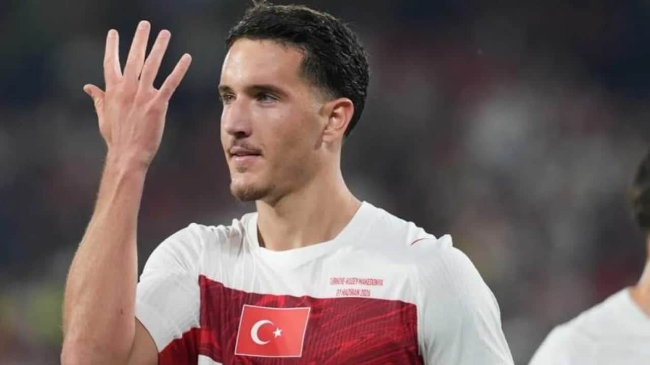 Foto - Milli futbolcunun evi soyuldu! Maddi kaybı 250 bin Euro