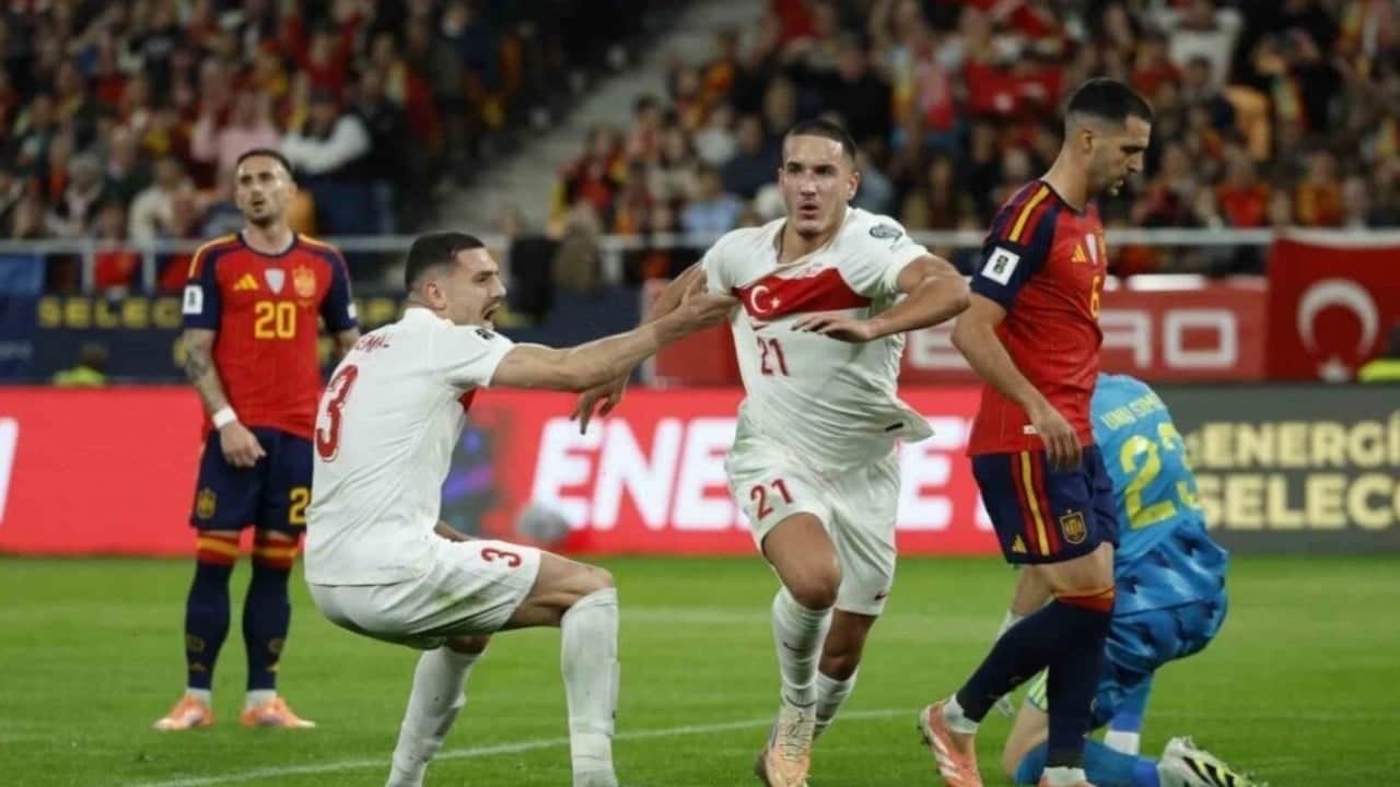 Foto - Milli futbolcunun evi soyuldu! Maddi kaybı 250 bin Euro