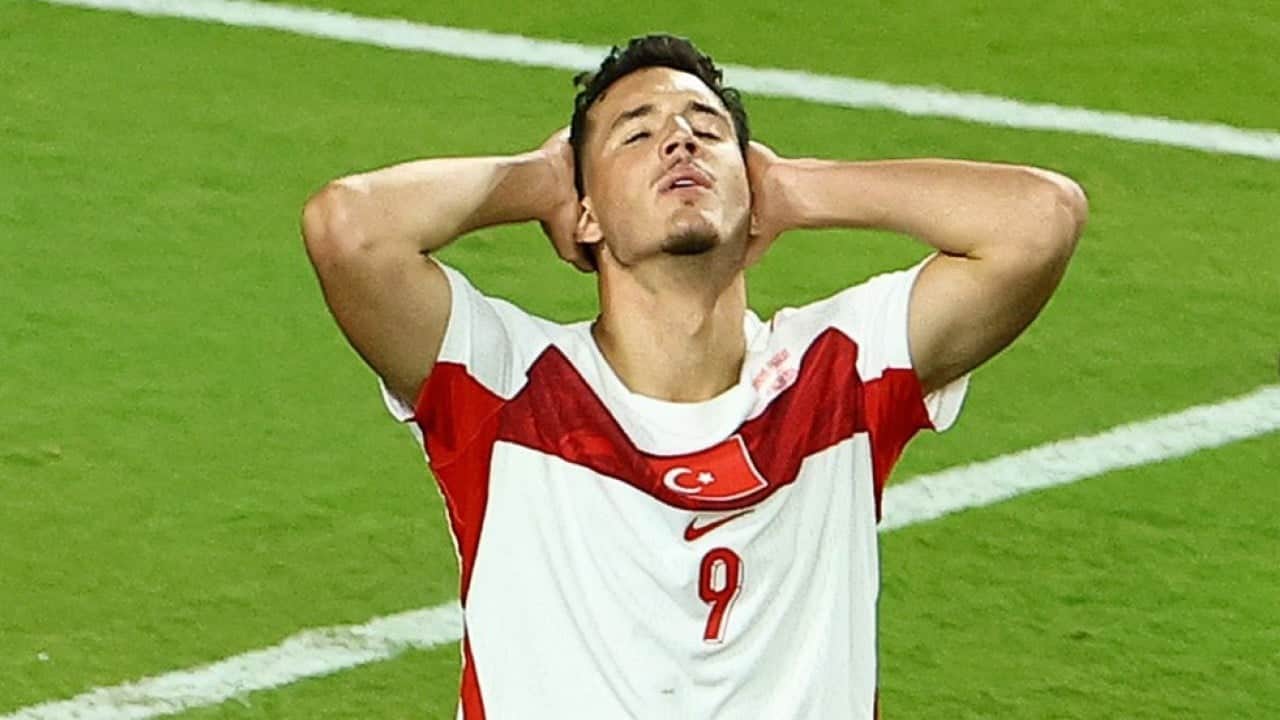 Milli futbolcunun evi soyuldu! Maddi kaybı 250 bin Euro