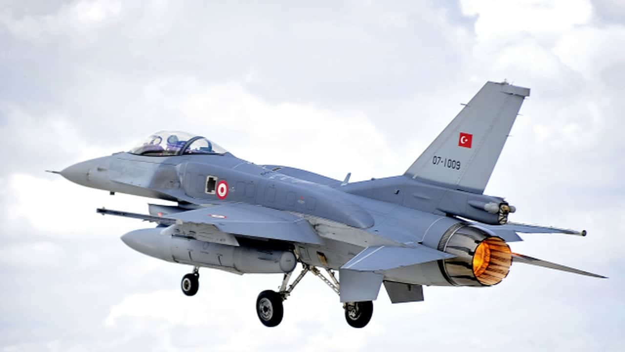 Foto - Milli kanatlar Avrupa’da kuş uçurtmadı: Türk F-16’ları Romanya hava sahasında bir ilke imza attı