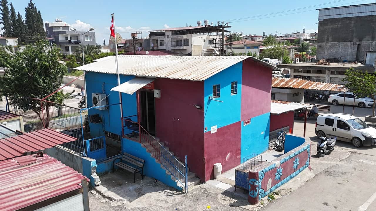 Muhtarlık binasını gören şaşkınlık yaşıyor! 850 kilometre uzakta Trabzon’u yaşatıyor