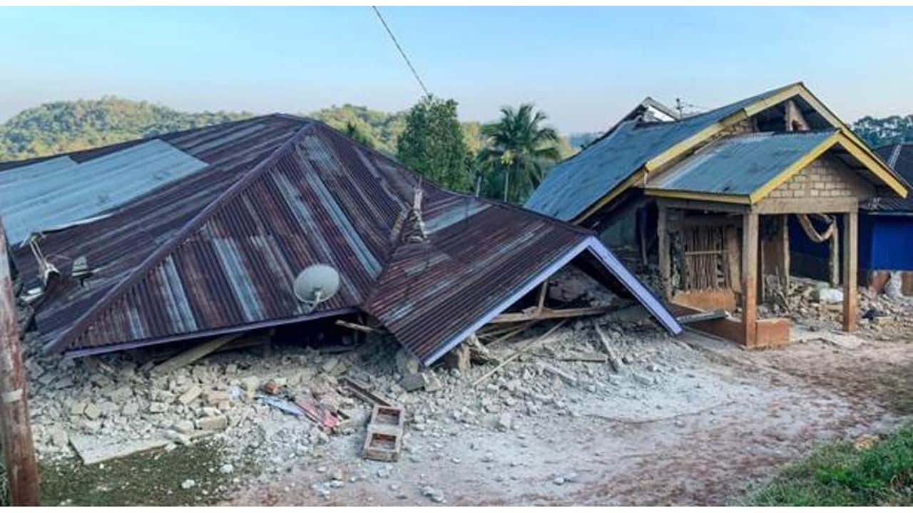 Foto - Müslüman ülke beşik gibi sallanıyor! 7,7’lik deprem sonrası 6,2 ve 5,6 büyüklüğünde artçı sarsıntı yaşandı