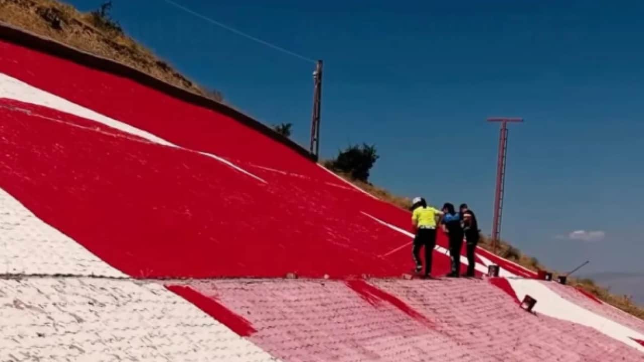 Foto - Muş'ta bayrak mesaisi: Dev Türk bayrağı artık uydudan bile görünüyor