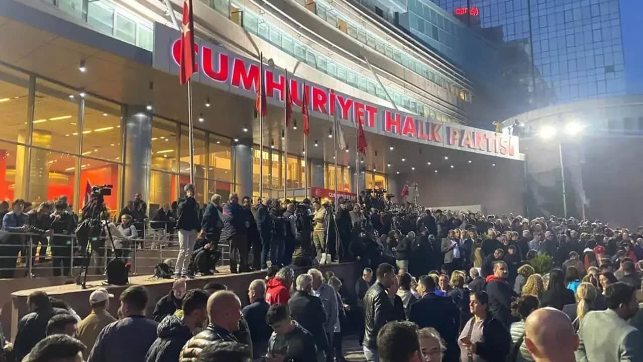 Foto - Neden CHP'li belediyelere operasyon düzenleniyor biliyor musunuz? Çünkü 200 milyar lira buhar oldu!