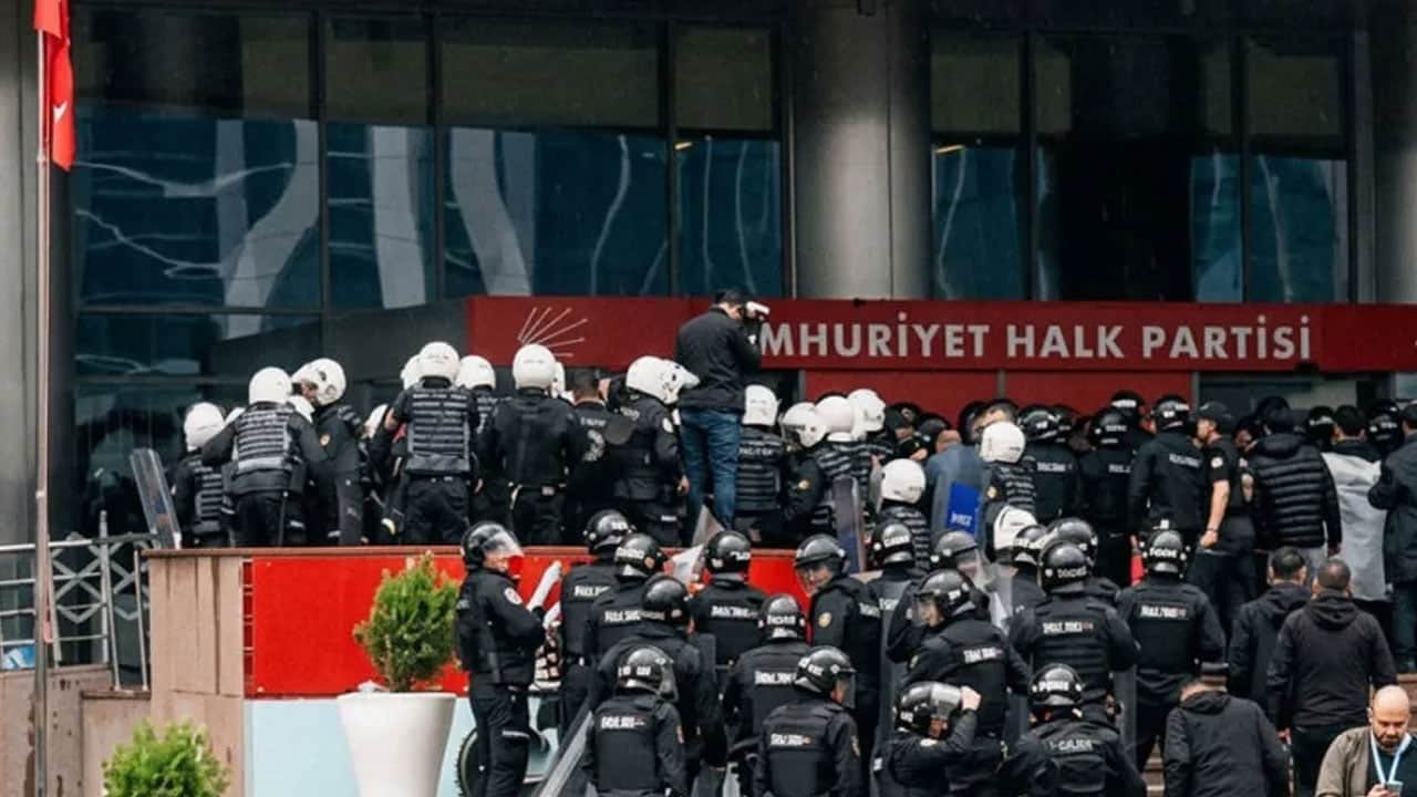 Foto - Neden CHP'li belediyelere operasyon düzenleniyor biliyor musunuz? Çünkü 200 milyar lira buhar oldu!