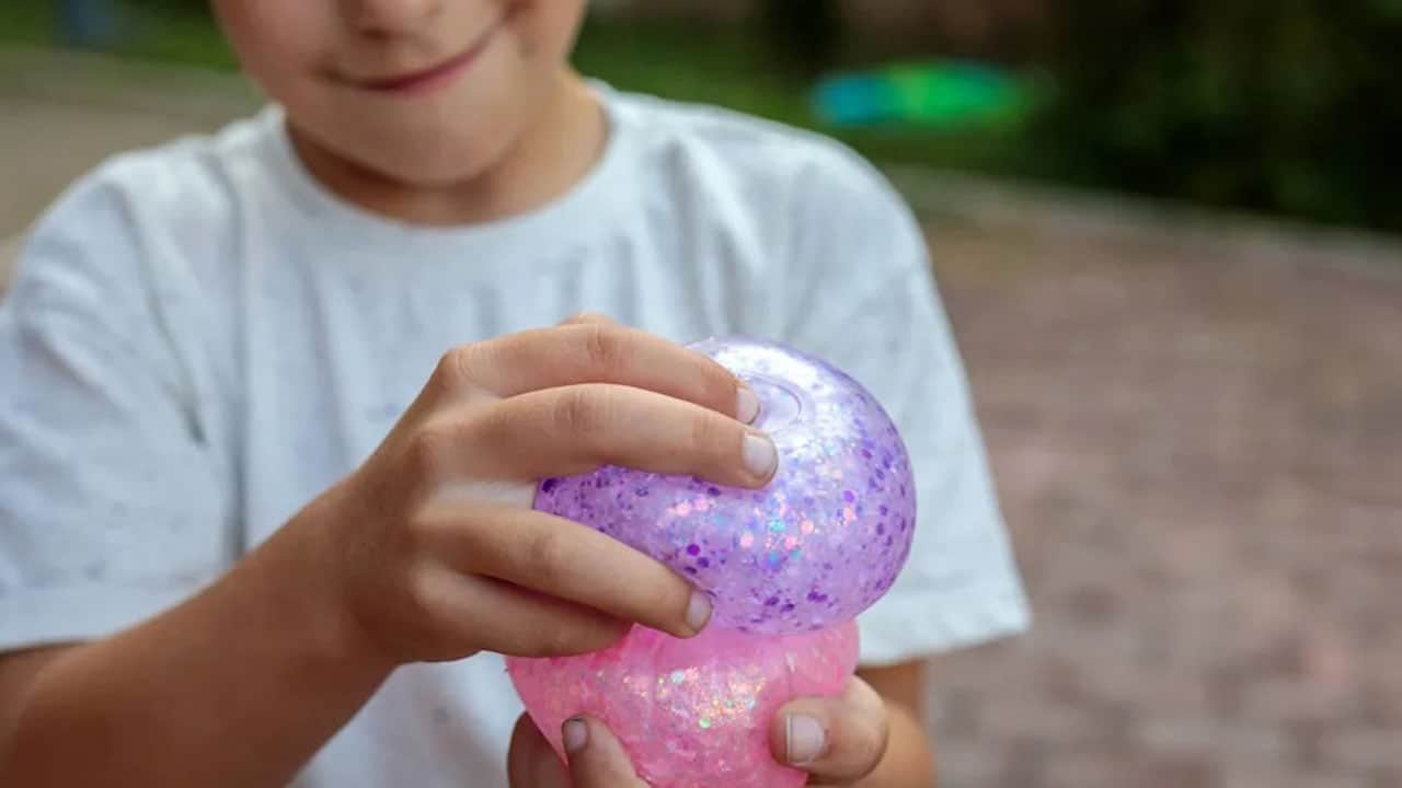 Foto - Neredeyse her çocuğun elinde var! Masum görünüyor ama risk büyük