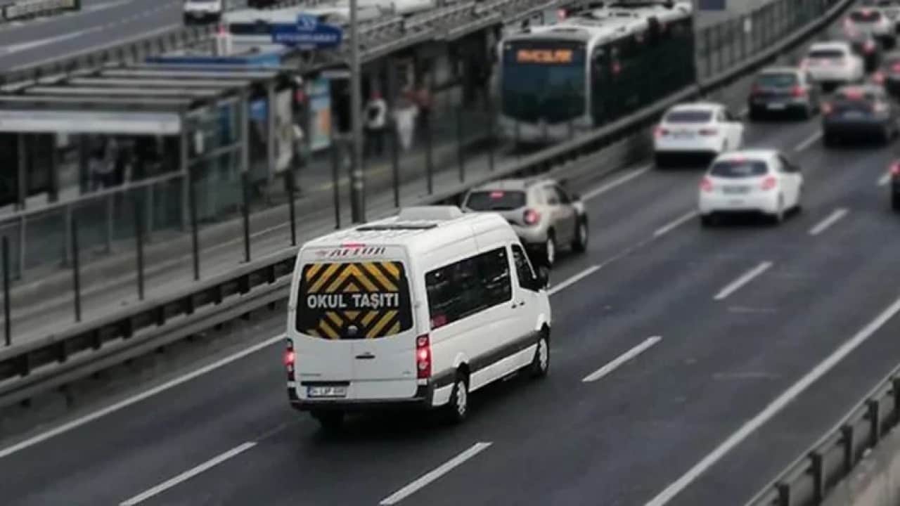 Foto - Okul zili çalmadan servis zam geldi!