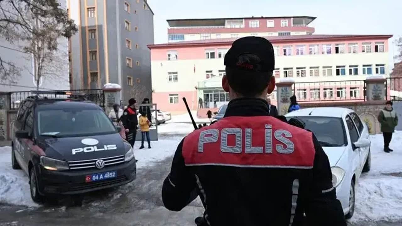 Foto - Okullarda yeni dönem başlıyor: 30 bin bahçe görevlisi işe alınacak! İşte ayrıntılar