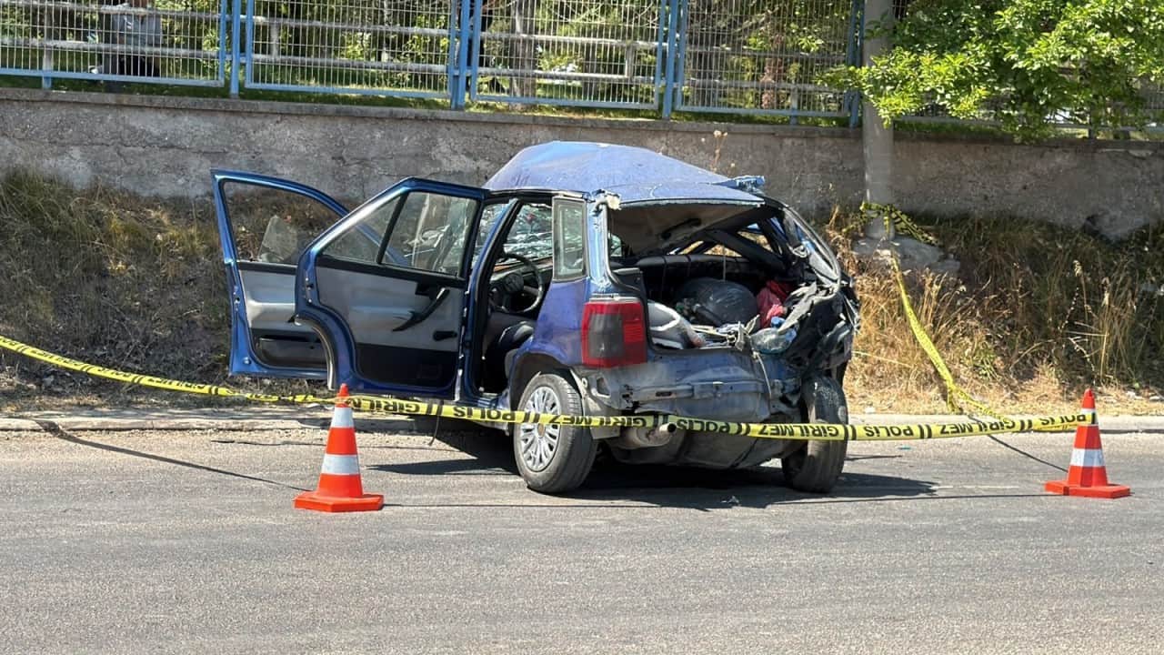 Foto - Önce kamyon sonra tır çarptı Cinayet gibi trafik kazası