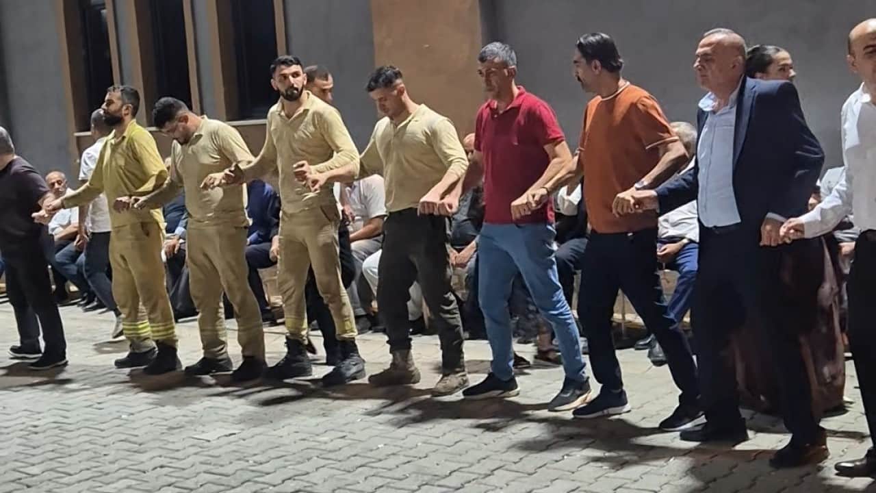Foto - Ormanın ateş savaşçıları Yangını söndürüp halay çektiler