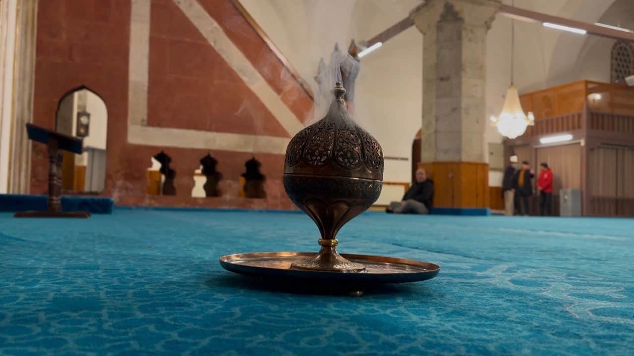 Osmanlı'dan kalan miras! Regaip Kandili’nde asırlık gelenek canlandı