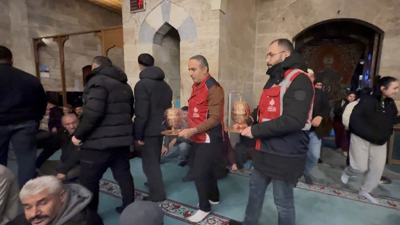 Foto - Osmanlı'dan kalan miras! Regaip Kandili’nde asırlık gelenek canlandı