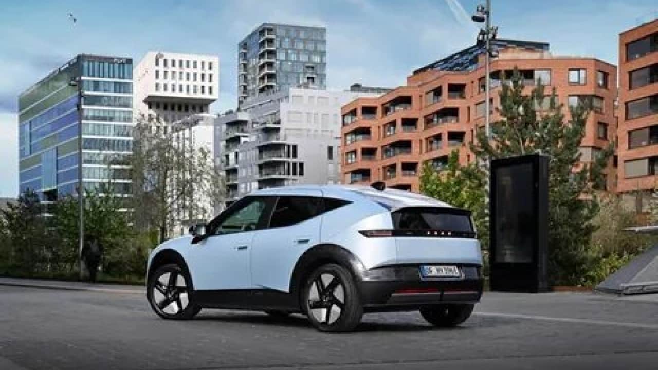 Foto - Otomotivde tarihi gün! Türkiye'de üretilen dev elektrikli model banttan indi!