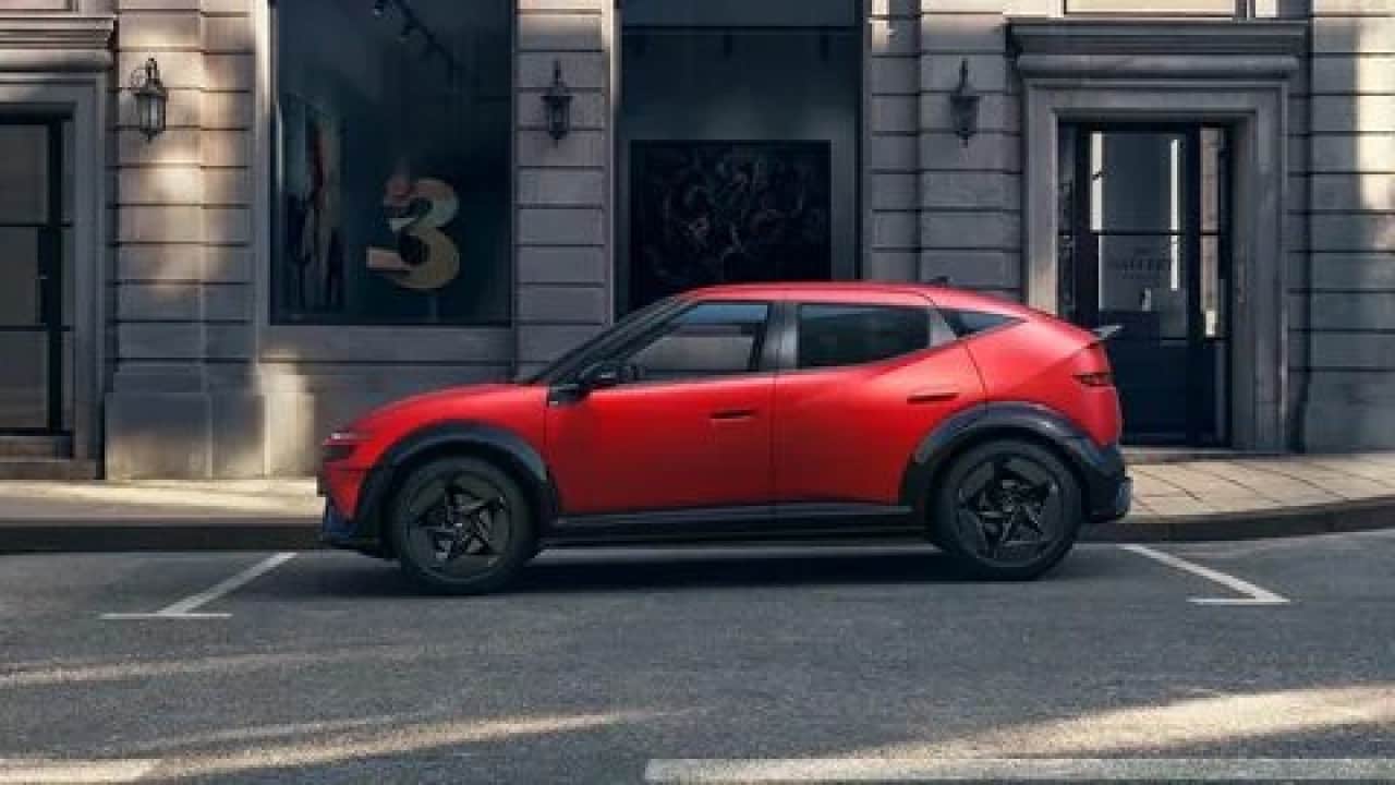 Foto - Otomotivde tarihi gün! Türkiye'de üretilen dev elektrikli model banttan indi!