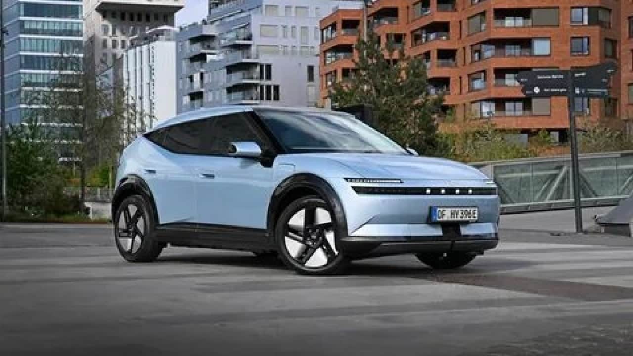 Otomotivde tarihi gün! Türkiye'de üretilen dev elektrikli model banttan indi!