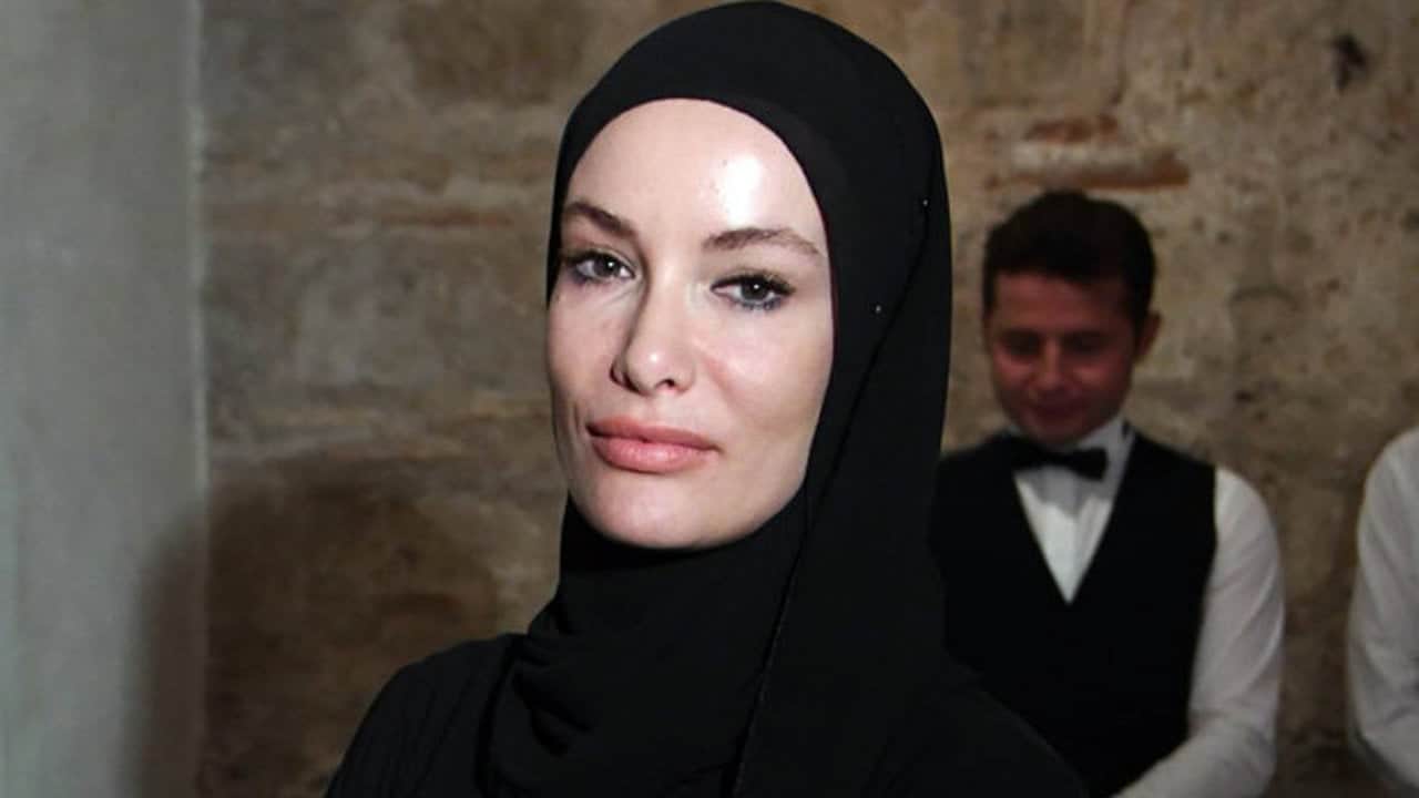 Oyunculuğu bırakıp maneviyata yönelmişti! Gamze Özçelik’ten dikkat çeken karar