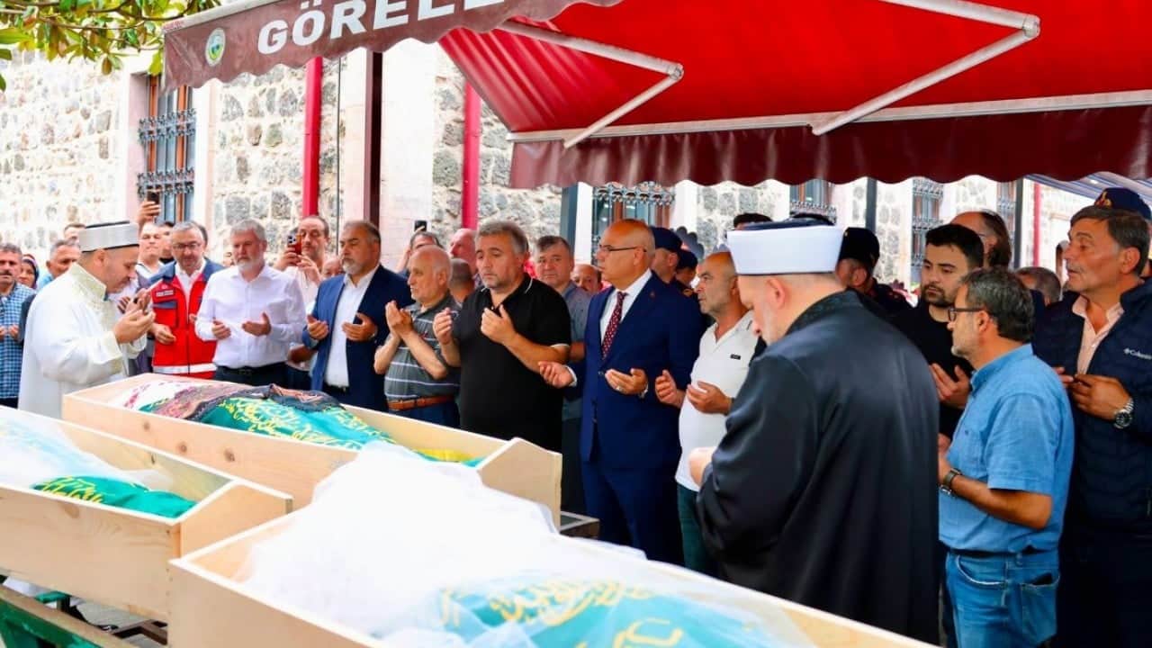 Foto - Piknik sırasında sel sularına kapılmışlardı! Anne ve 2 kızı toprağa verildi