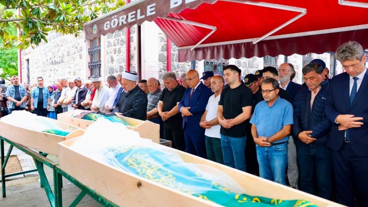Foto - Piknik sırasında sel sularına kapılmışlardı! Anne ve 2 kızı toprağa verildi
