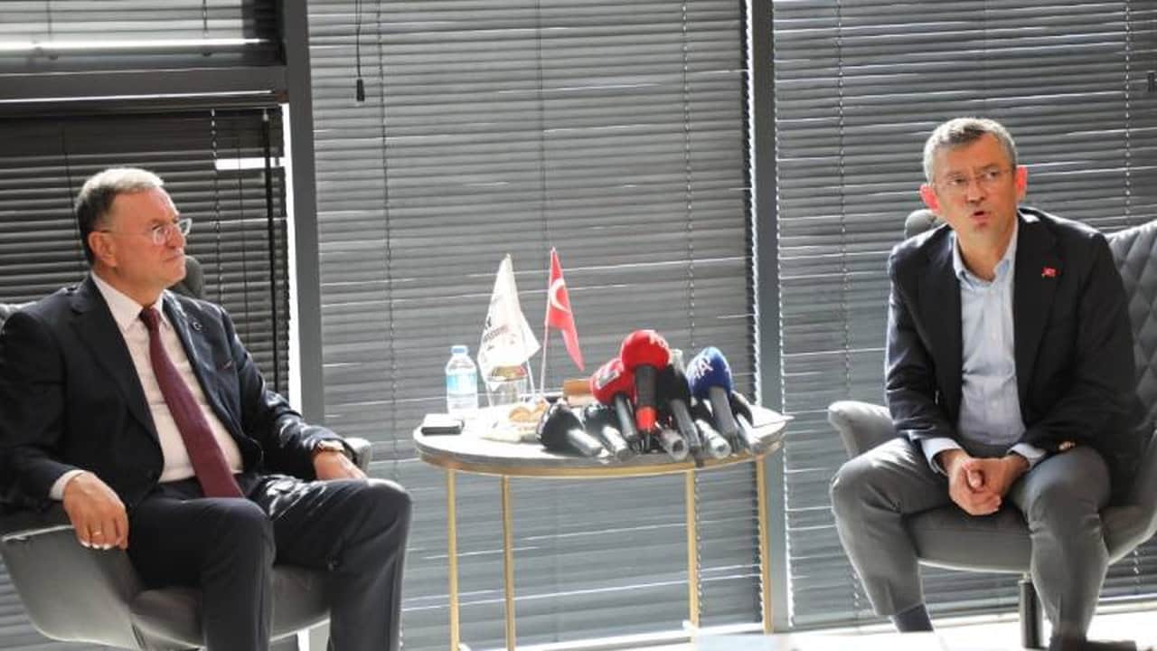 Foto - "Pişman olduğum tek aday" demişti! O isimden Özgür Özel’i çılgına çevirecek "havlu" göndermesi geldi