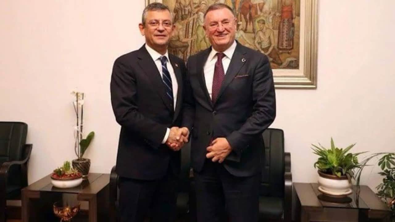 Foto - "Pişman olduğum tek aday" demişti! O isimden Özgür Özel’i çılgına çevirecek "havlu" göndermesi geldi