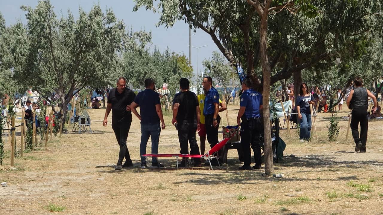 Foto - Plajda gördüklerine inanamadılar! Kumların arasından top mermisi çıktı