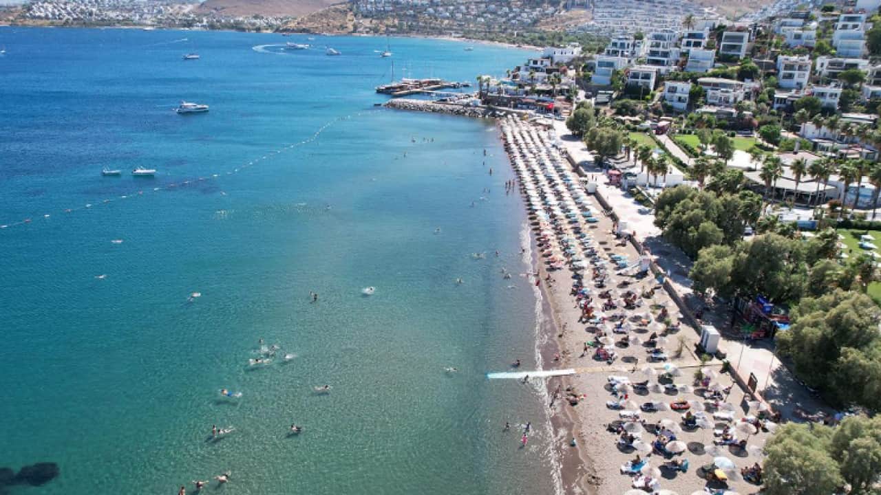 Kendi malı gibi çökenler yandı: Sahillerdeki işgalci işletmeler temizlenecek
