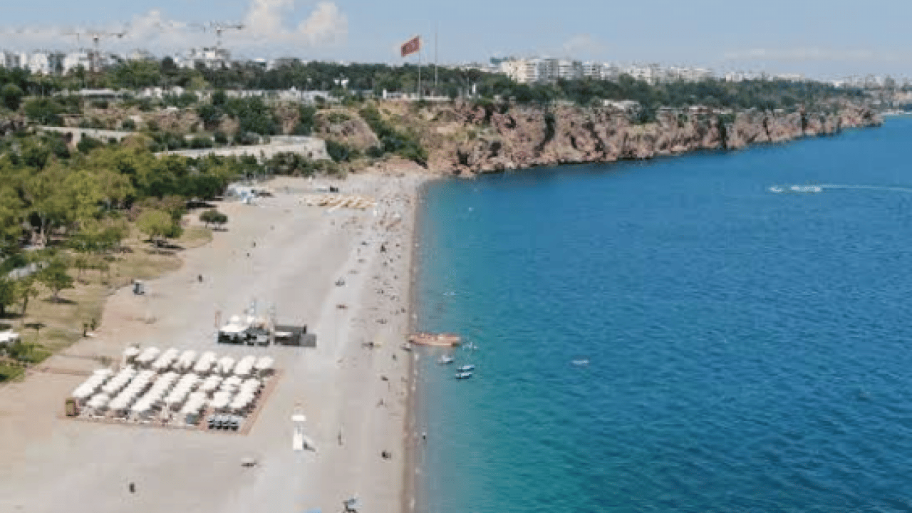 Foto - Kendi malı gibi çökenler yandı: Sahillerdeki işgalci işletmeler temizlenecek