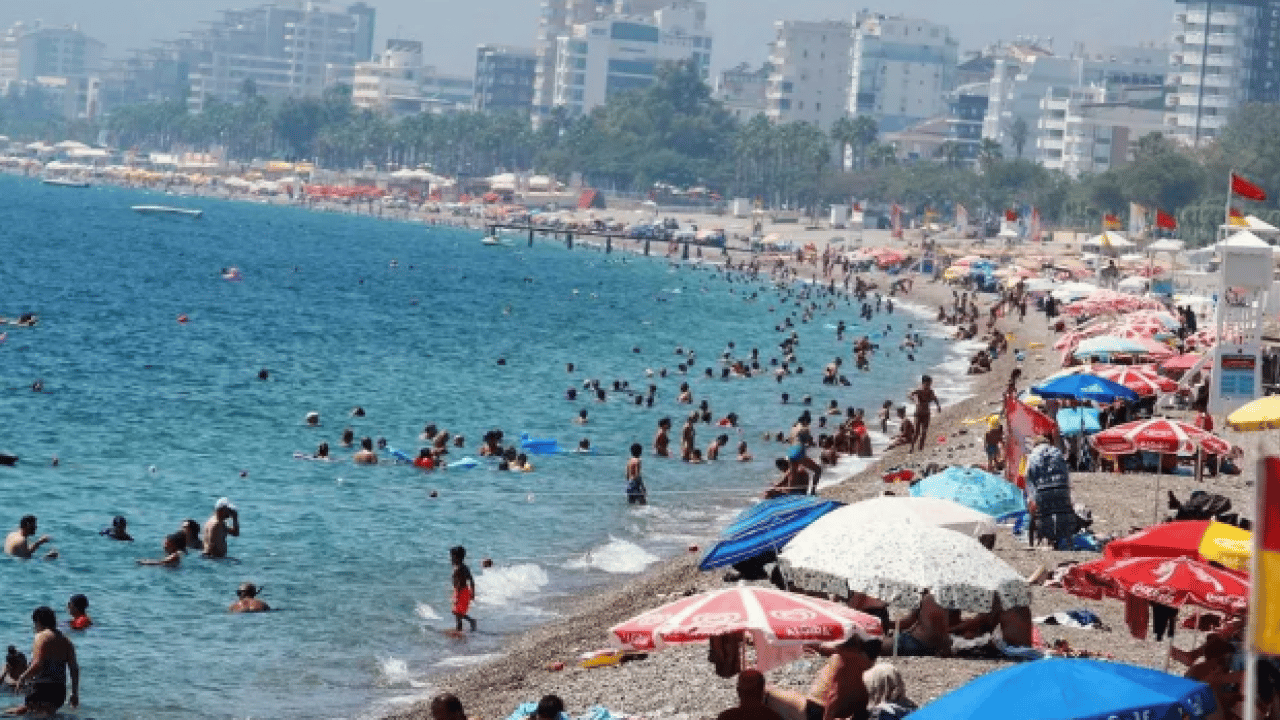 Foto - Kendi malı gibi çökenler yandı: Sahillerdeki işgalci işletmeler temizlenecek