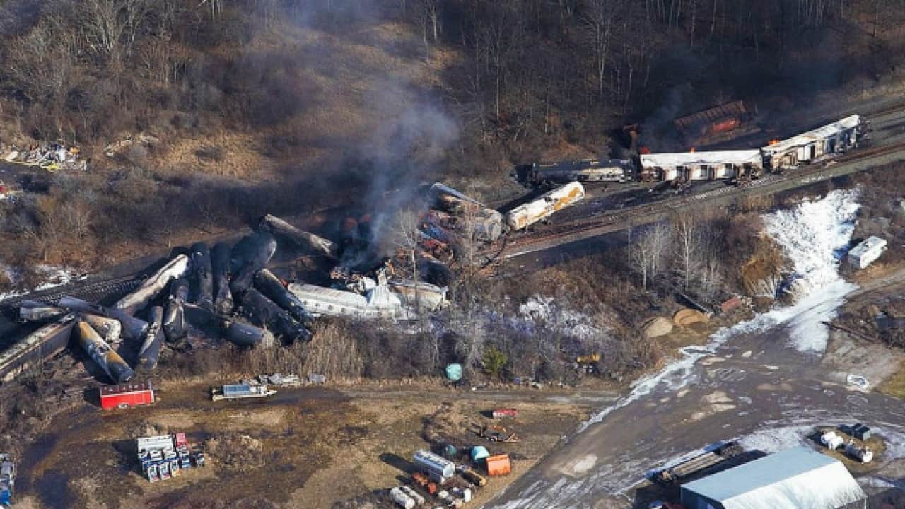 Foto - Raydan çıkan trenden zehir saçıldı! 31 vagon devrildi, evler acilen boşaltıldı