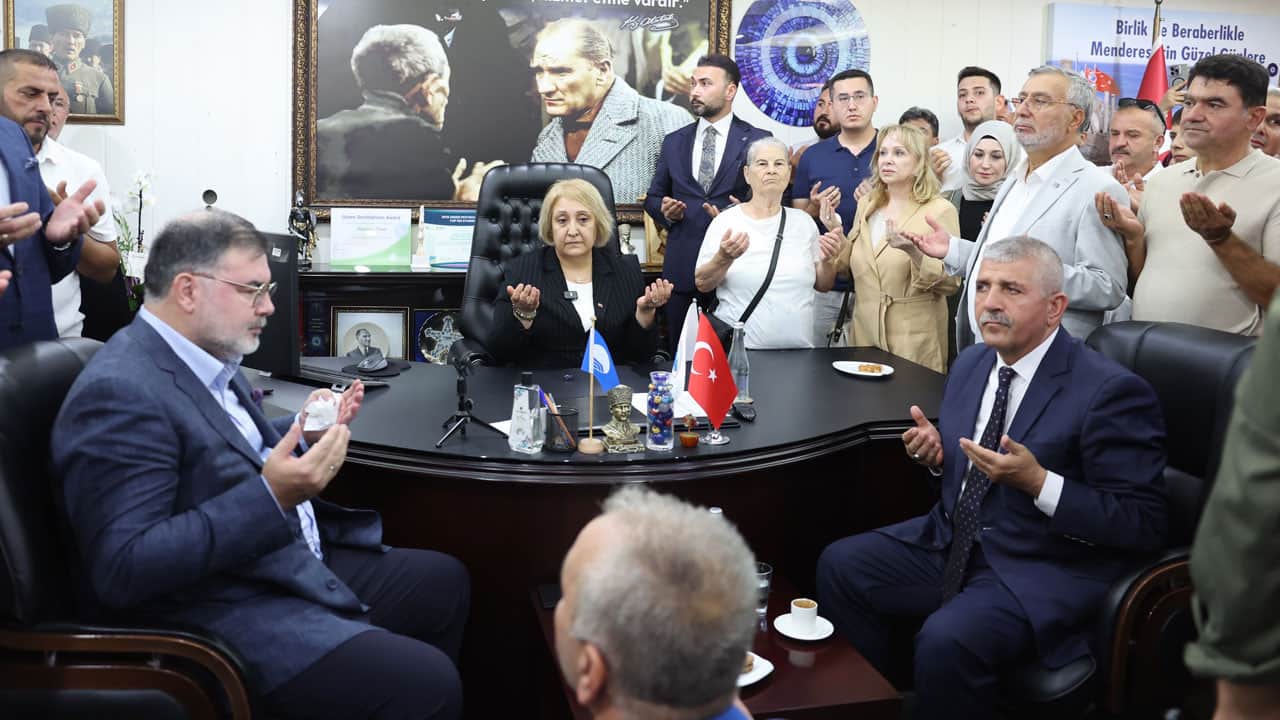 Foto - Reis’in fotoğrafı asıldı, dualar edildi! Menderes’te hizmet dönemi başladı