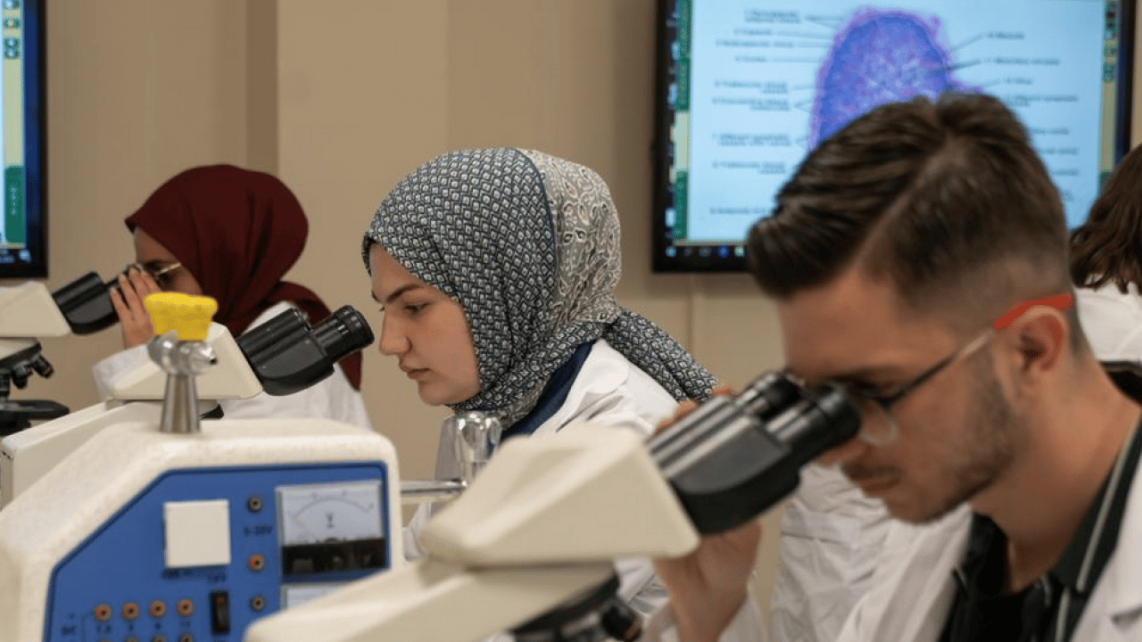 Foto - Rektör Prof. Dr. Fatih Kırışık, Karabük Üniversitesi’ni anlattı: Karabük Üniversitesi geleceğin gençlerini yetiştiriyor