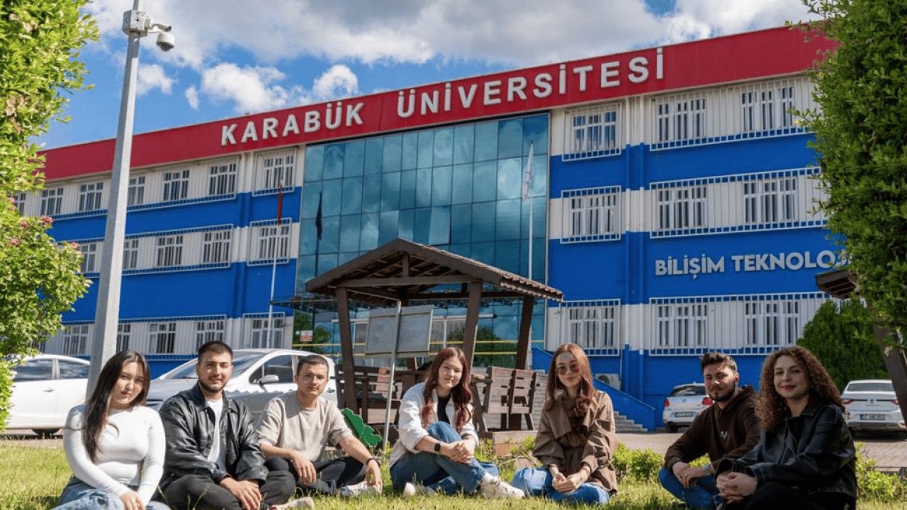 Foto - Rektör Prof. Dr. Fatih Kırışık, Karabük Üniversitesi’ni anlattı: Karabük Üniversitesi geleceğin gençlerini yetiştiriyor