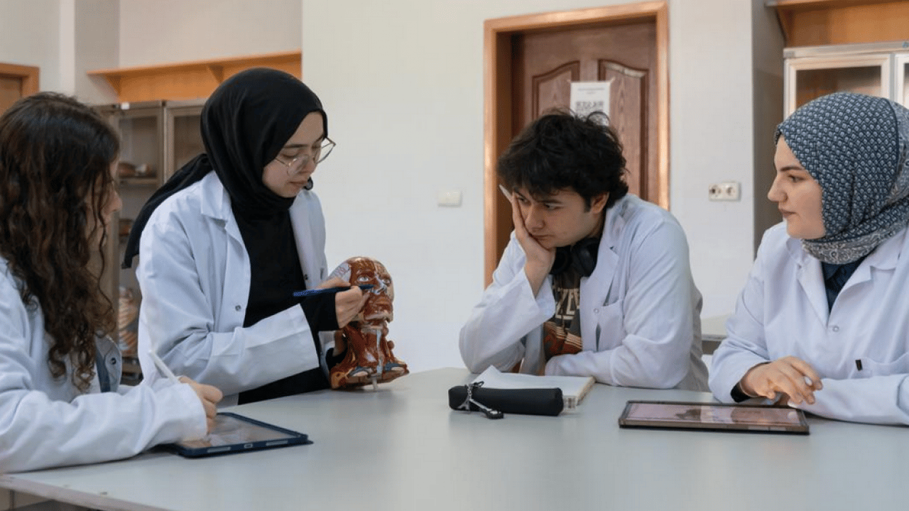 Foto - Rektör Prof. Dr. Fatih Kırışık, Karabük Üniversitesi’ni anlattı: Karabük Üniversitesi geleceğin gençlerini yetiştiriyor
