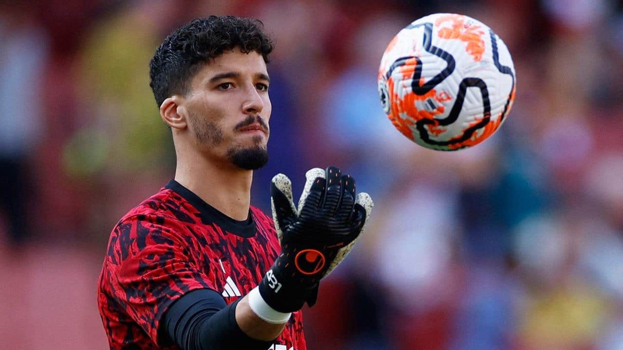 Resmen duyuruldu: Altay Bayındır Süper Lig’e geri dönüyor! Yeni takımı ise...