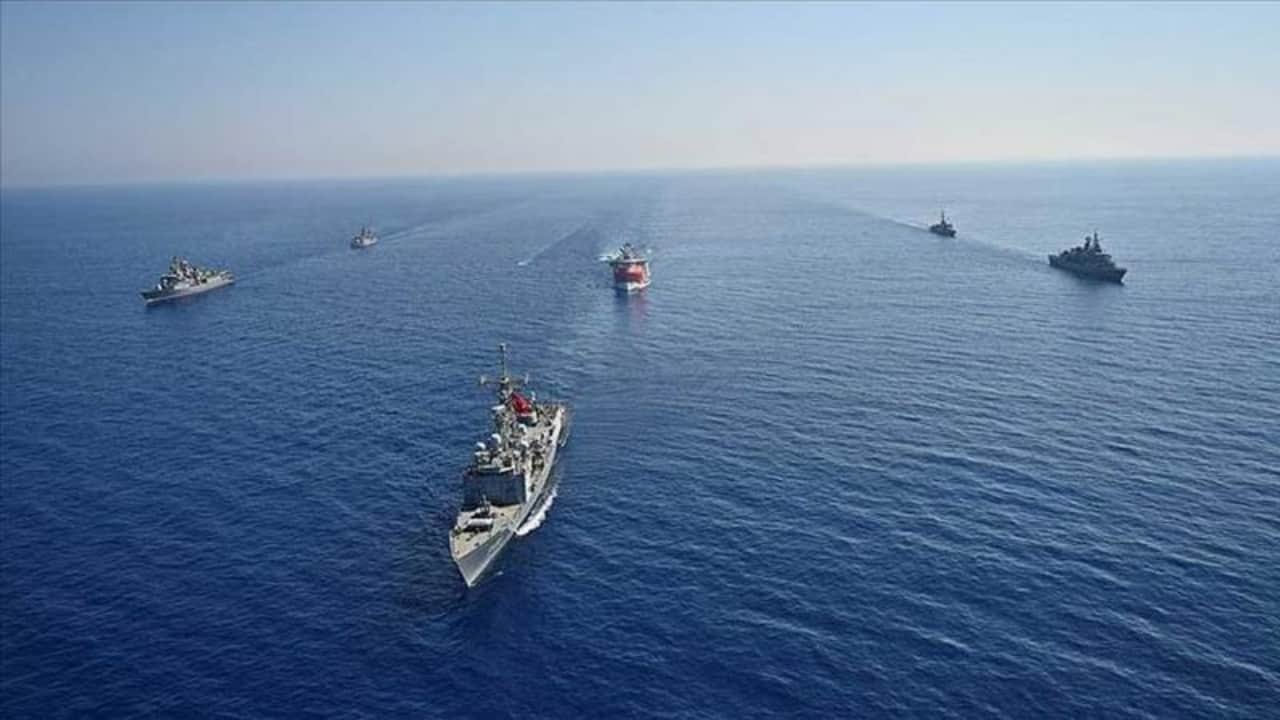 Foto - Rezil rüsva oldular: Türk ordusunu durduramayan Yunanistan, vatan toprağını peşkeş çekiyor