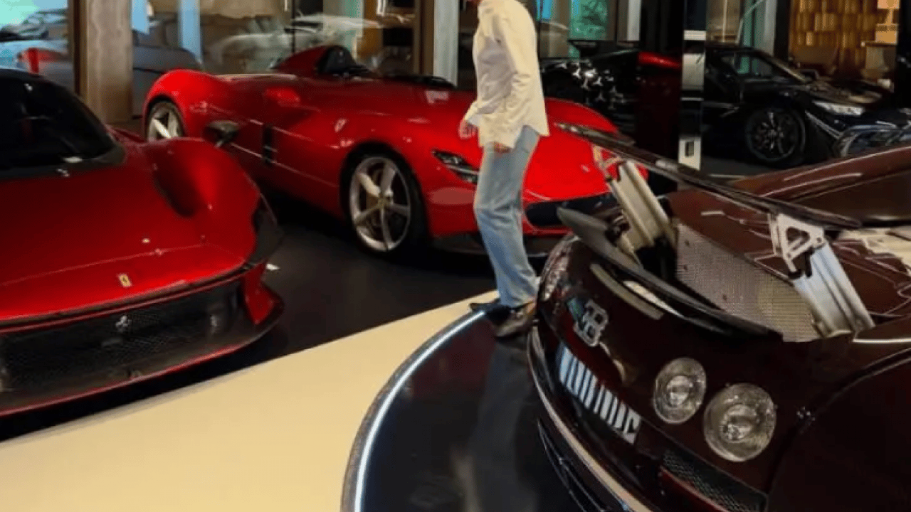 Foto - Ronaldo garajının kapılarını ilk kez açtı! Görenler küçük dilini yuttu!