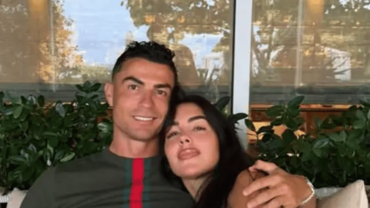 Foto - Ronaldo garajının kapılarını ilk kez açtı! Görenler küçük dilini yuttu!
