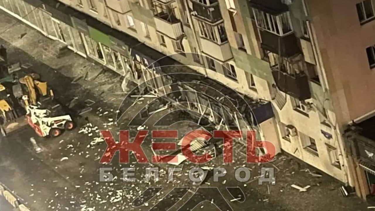 Foto - Rusya karıştı: Apartmanlar vuruldu, İHA'lar binalara çarptı! Ölüler ve yaralılar var
