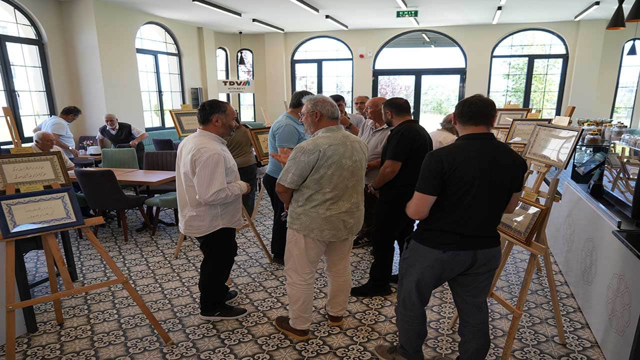 Foto - Sanatın zarif imzası sergilendi! Genç hattatların iki yıllık emeği göz doldurdu!