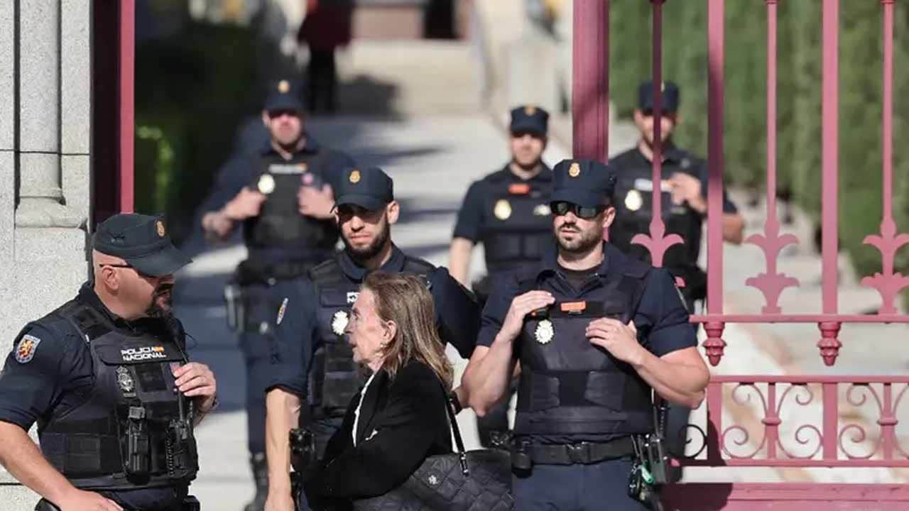 Foto - Sanchez yine dostluğunu yaptı! Türkiye'ye gelmek isteyen teröristleri paketledi