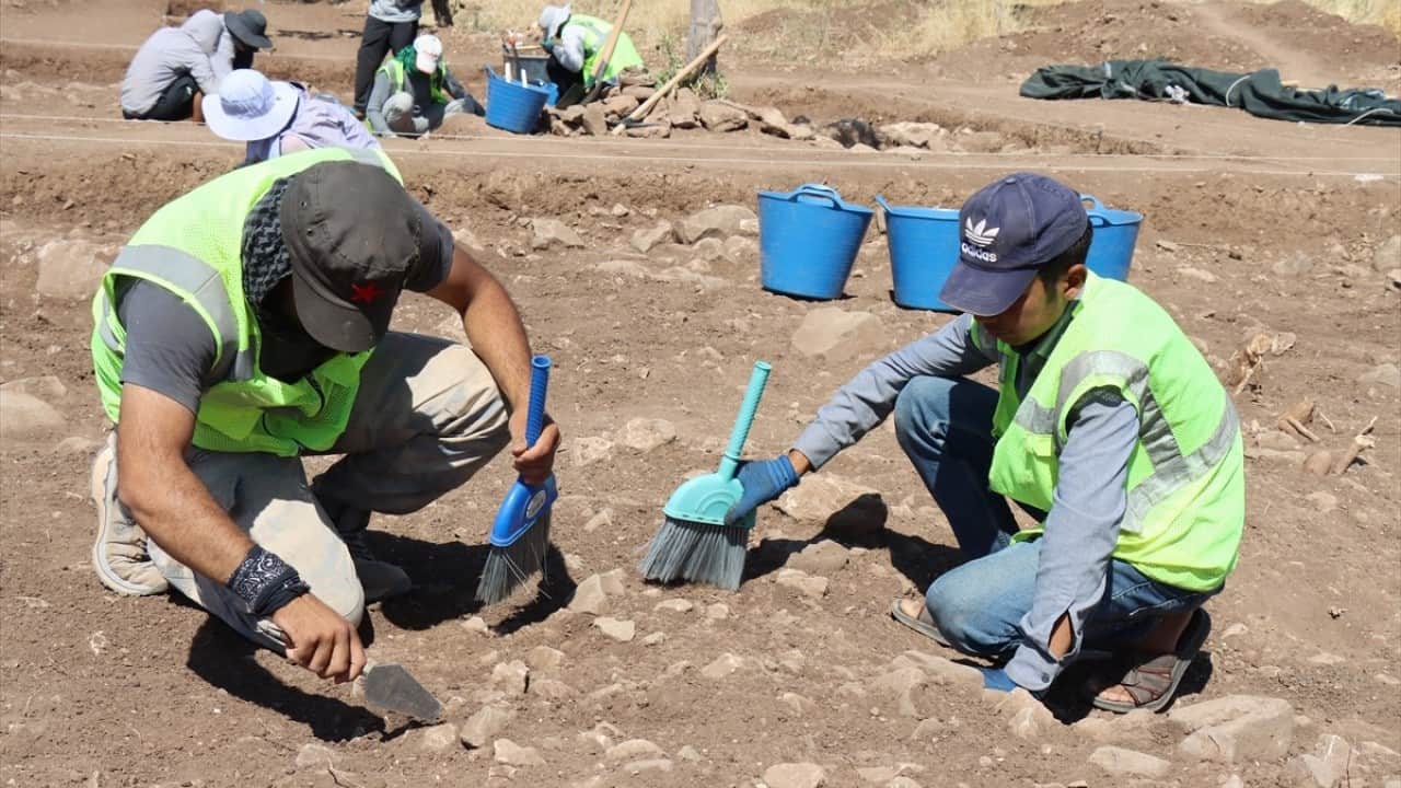 Foto - Şanlıurfa'ya gelen arkeologlar arıyor Neolitik çağı Çinlilere bıraktık!
