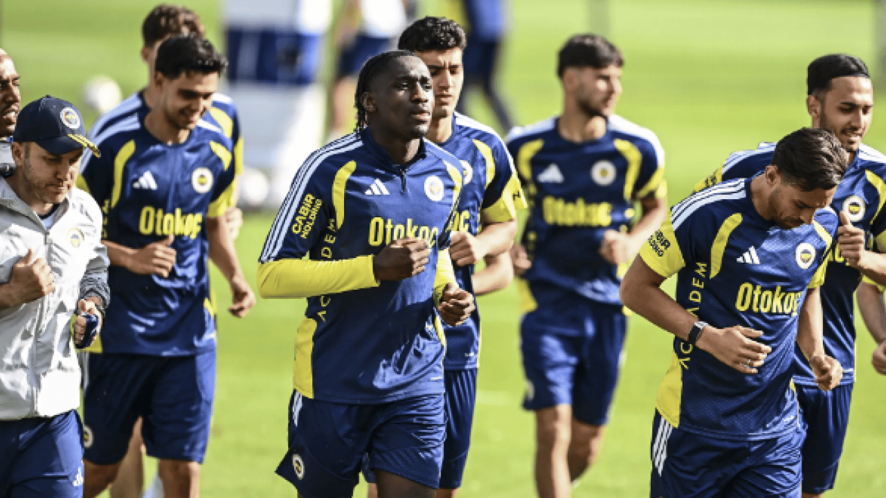 Foto - Santrafor şoku yaşanıyor: Fenerbahçeli futbolcu için görüşmeler başladı! Devre arasında takıma katılmıştı