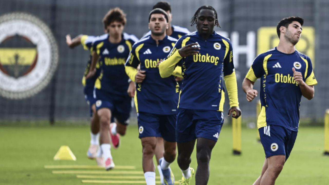Foto - Santrafor şoku yaşanıyor: Fenerbahçeli futbolcu için görüşmeler başladı! Devre arasında takıma katılmıştı
