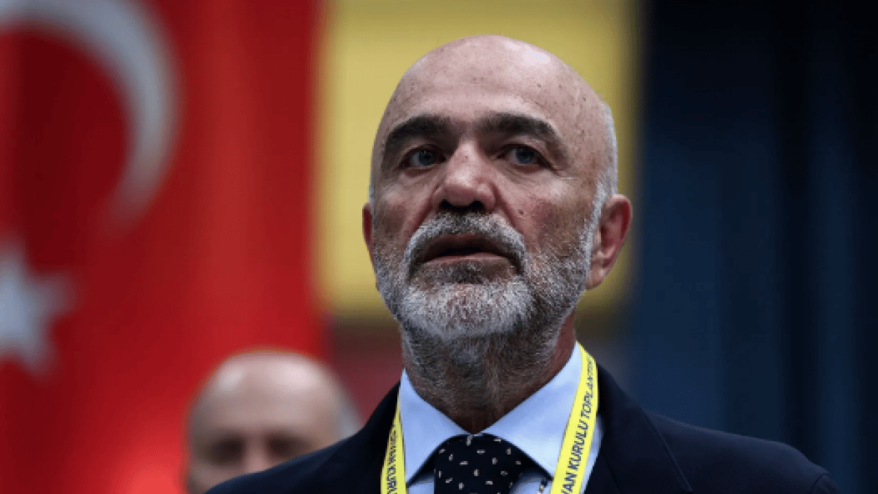 Foto - Santrafor şoku yaşanıyor: Fenerbahçeli futbolcu için görüşmeler başladı! Devre arasında takıma katılmıştı